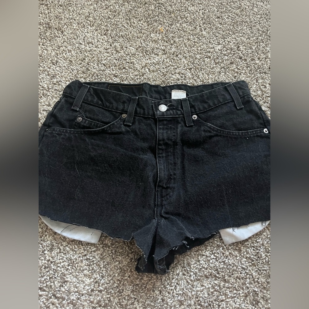 Levi’s 550 high waisted denim shorts